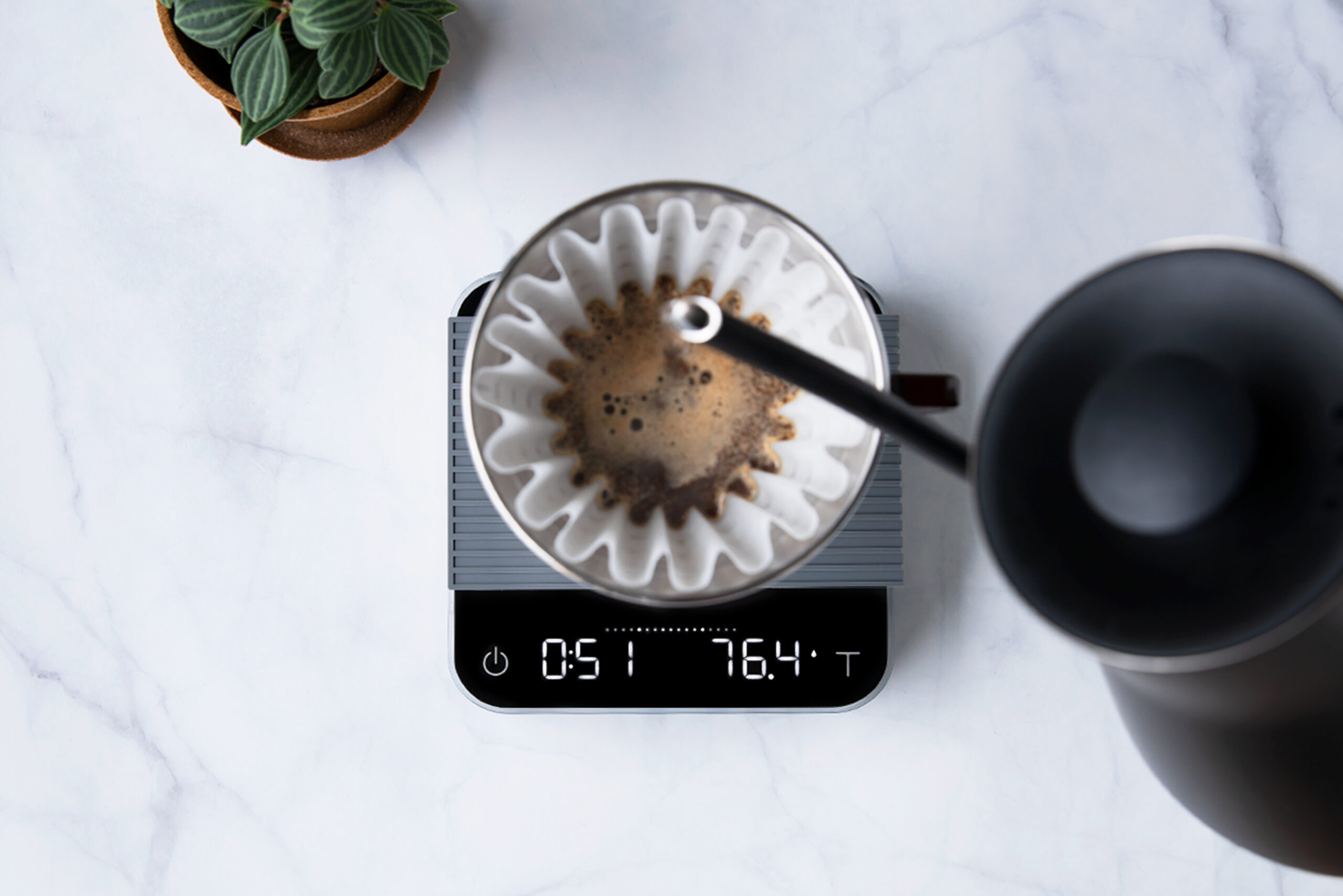 AP008_Acaia Pearl Black Lifestyle 2.jpg